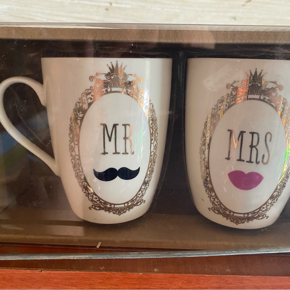 Mr. and Mrs. Mug Set - White with Gold Accents